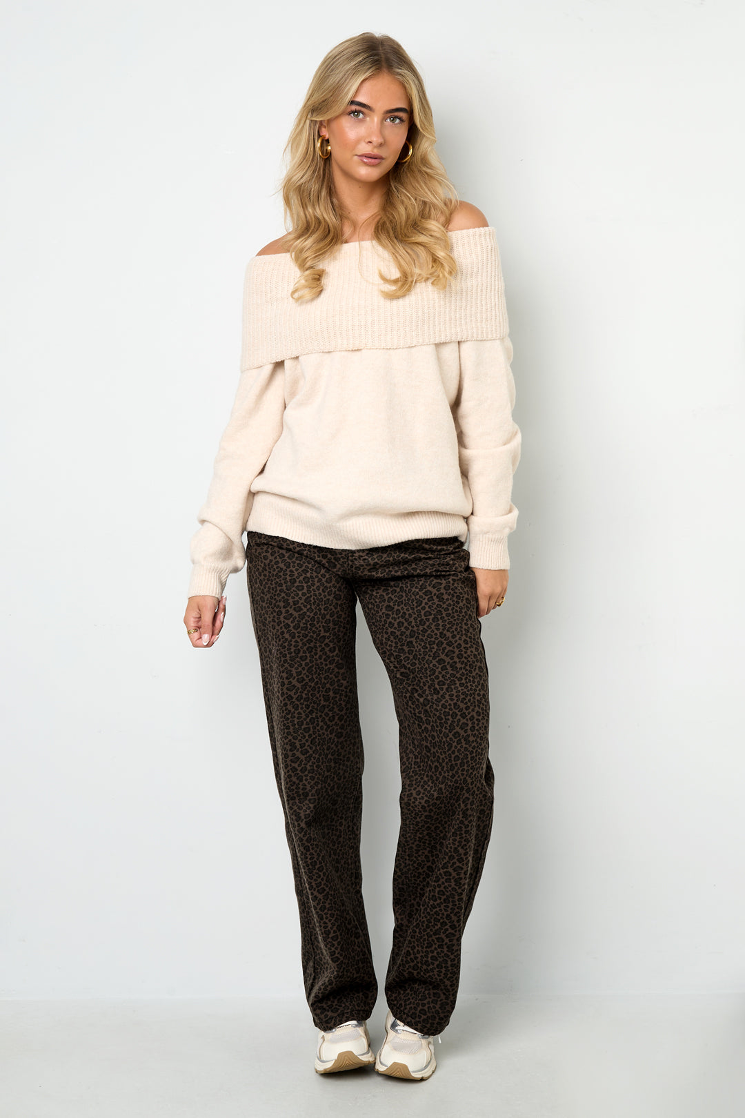 Knitted Women's Off-Shoulder Sweater Elegant 